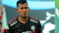 Joko Ribowo buat gawang Arema tidak kebobolan saat menjamu Bhayangkara FC di Stadion Kanjuruhan, Malang, Selasa (22/5/2018). (Bola.com/Iwan Setiawan)