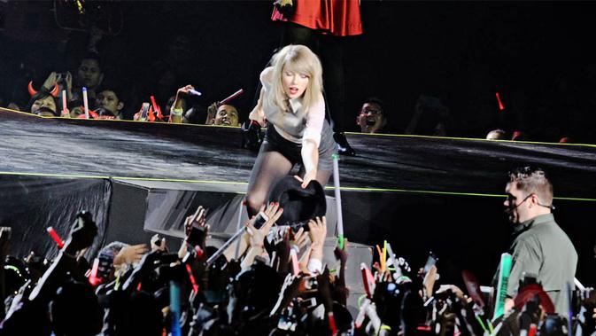 Penonton Konser Taylor Swift di Jakarta Pamer Foto di 