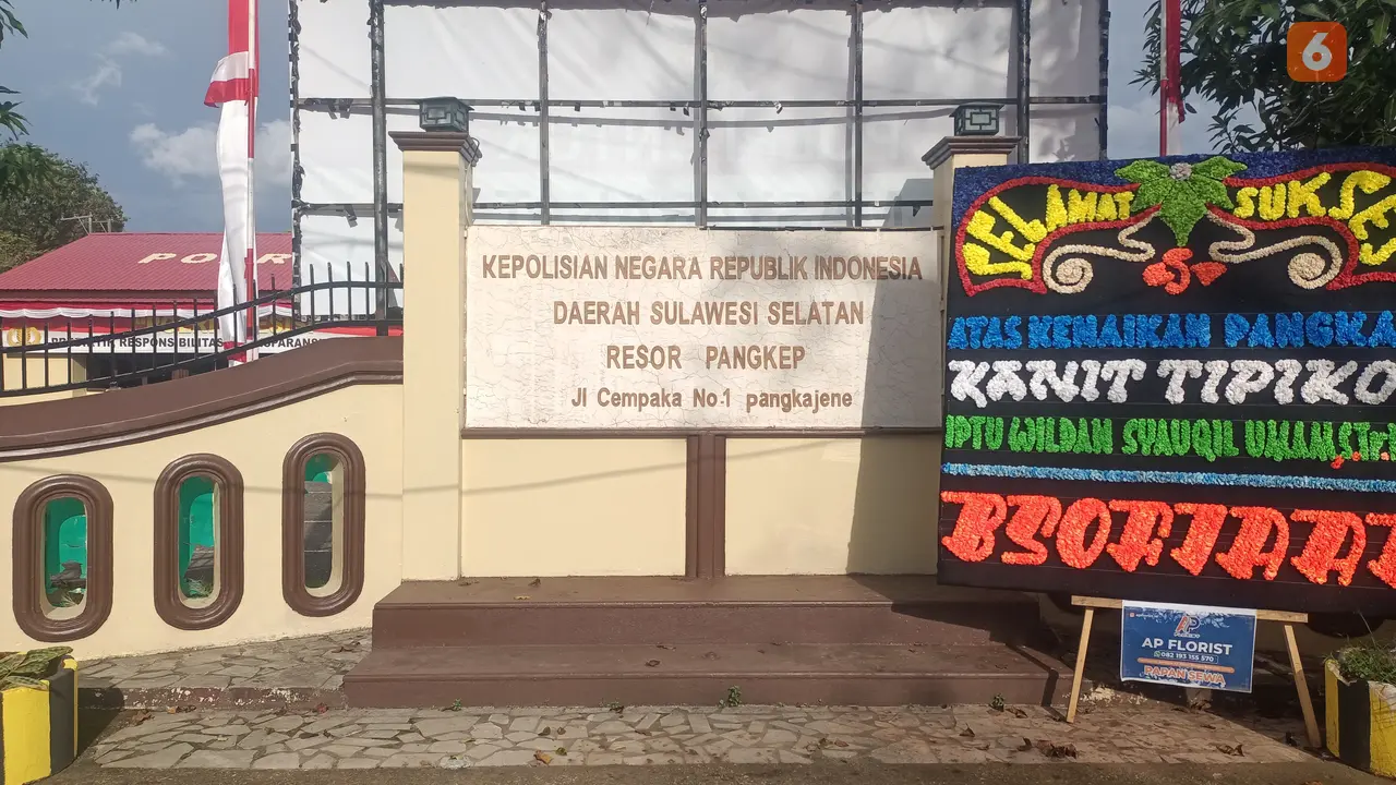 Satreskrim Polres Pangkep Polda Sulsel memeriksa maraton sejumlah saksi di tahap penyelidikan dugaan korupsi pengadaan jasa kebersihan pada Sekretariat DPRD Pangkep. (Liputan6.com/ Eka Hakim)