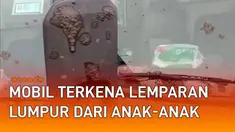 Kendaraan mobil terkena lemparan lumpur di jalan mengundang perhatian. Insiden ini terjadi di Jalan arah Gunung Sahari, Mangga Dua, Jakarta Pusat.