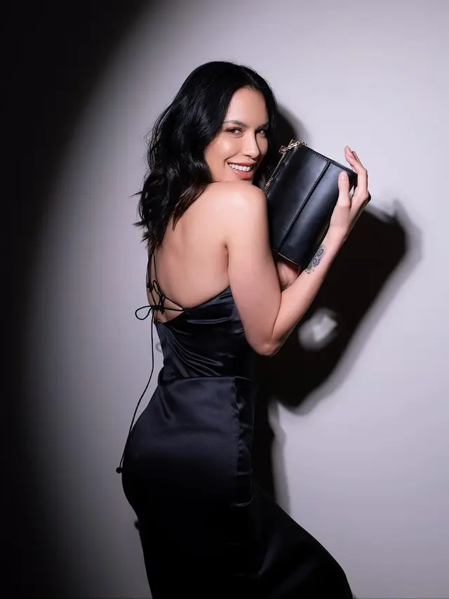 8 Potret Sophia Latjuba Pamer Body Goals di Usia 53 Tahun Ini Jadi Sorotan
