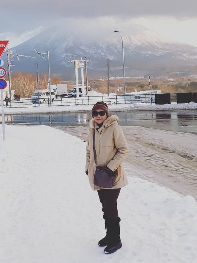 7 Potret Terbaru Dian Piesesha, Penyanyi Era 80-an yang Makin Anggun Berhijab