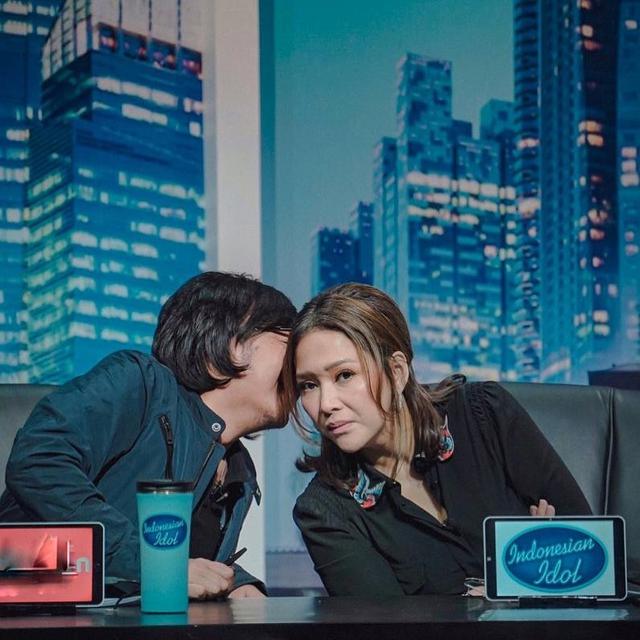 Dekat Sejak Remaja, Ini 6 Potret Persahabatan Maia Estianty dan Ari Lasso