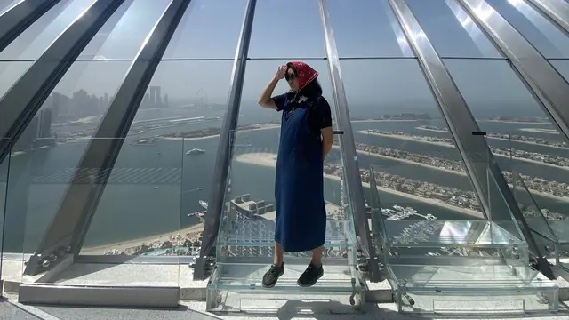 Pemandangan The Palm Jumeirah dari lantai 52. [Anisha/Fimela]