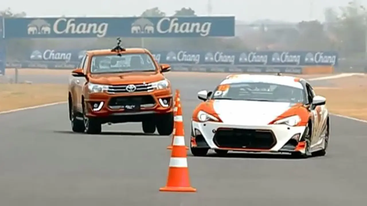 Hilux TRD Sportivo Bisa Selincah Toyota 86
