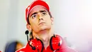 Pebalap Esteban Gutierrez dari tim Haas-Ferrari menempati urutan ke-6 tercepat dengan waktu 1m 25.524s pada hari ke-2 sesi tes pramusim di Sirkuit Catalunya, Barcelona, Selasa (23/2/2016) malam WIB. (EPA/Srdjan Suki)