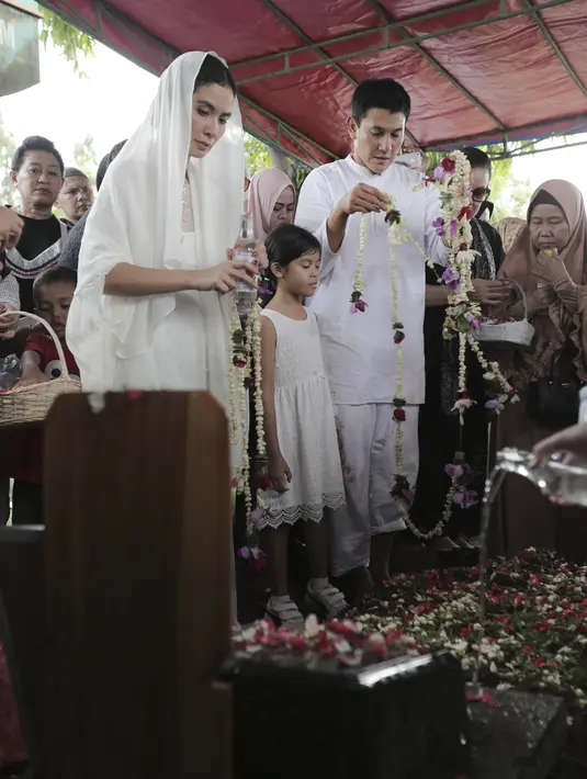 Ibunda Vino G Bastian meninggal dunia. (Budy Santoso/© KapanLagi.com)