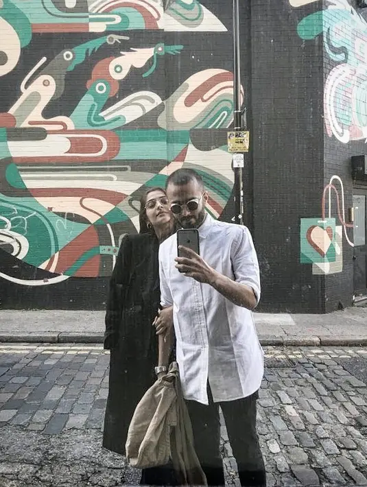 Seperti diketahui, Anand Ahuja merupakan seorang pengusaha sepatu ternama di India. (Foto: instagram.com/anandahuja)