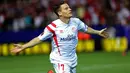 Penyerang Sevilla, Kevin Gameiro merayakan selebrasi usai mencetak gol ke gawang Fiorentina pada leg pertama semifinal Europa League di Stadion Ramon Sanchez, Kamis (7/5/2015). Sevilla menang 3-0 atas Fiorentina. (REUTERS/Marcelo del Pozo)