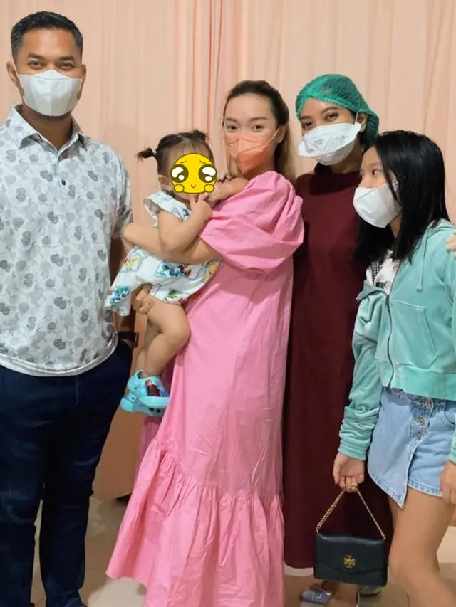 5 Potret Baby Bump Zaskia Gotik di Kehamilan Kedua, Aura Bumilnya Terpancar