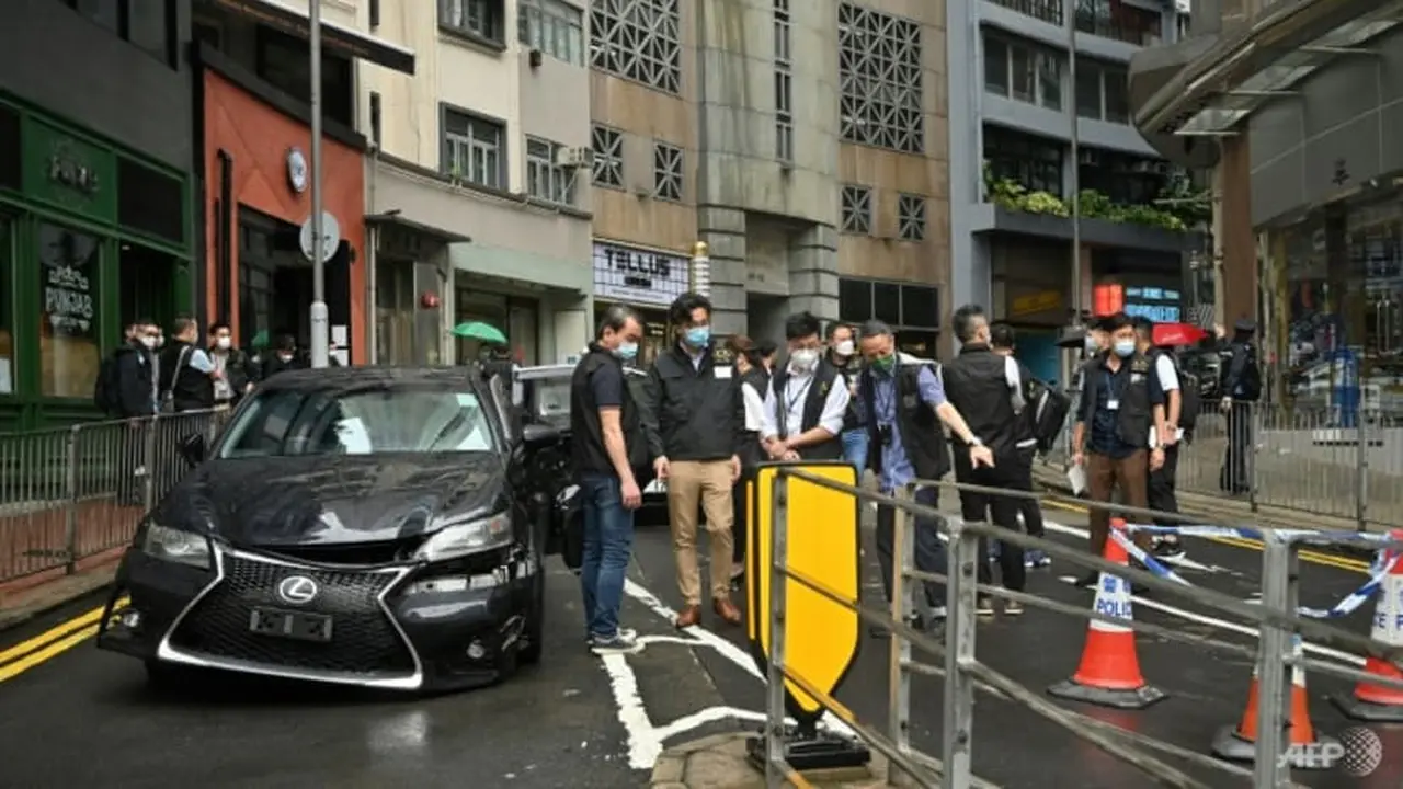 Tiga mobil milik satu geng sedang menunggu di lampu lalu lintas ketika mereka diserang oleh setidaknya delapan penyerang. (Foto: AFP/Peter Parks)
