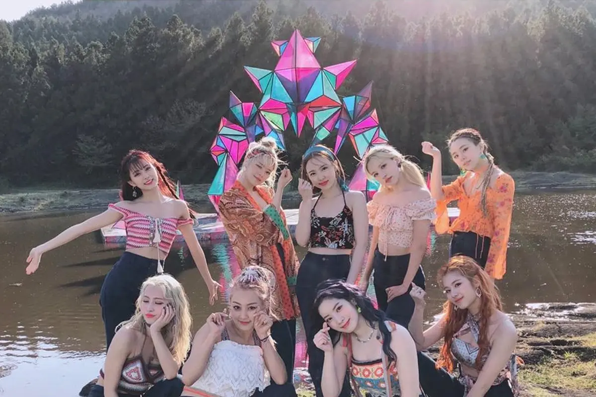 Twice (Instagram/ twicetagram)