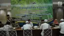 Suasana pembayaran zakat fitrah di Masjid Istiqlal, Jakarta, Jumat (23/6). Waktu pembayaran dibuka hingga malam takbiran dengan pembayaran zakat senilai Rp50ribu dan beras 3,5 liter. (Liputan6.com/Helmi Afandi)