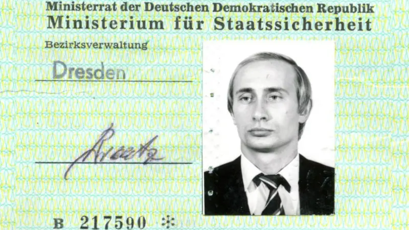 Tanda pengenal Presiden Rusia Vladimir Putin saat menjadi intel Uni Soviet KGB yang bertugas di Jerman Timur era Perang Dingin (sumber: Der Bundesbeauftragte für die Stasi-Unterlagen)