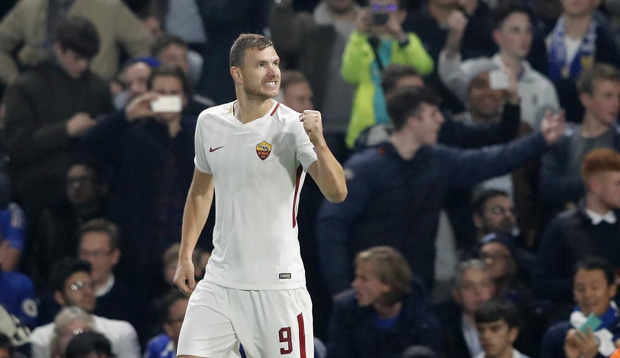Edin Dzeko gagal eksekusi penalti lawan Genoa (AP/Frank Augstein)
