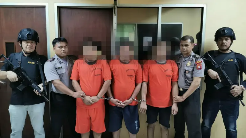 Pakai Pistol Mainan, 3 Polisi Gadungan Peras Pedagang Minuman Keras