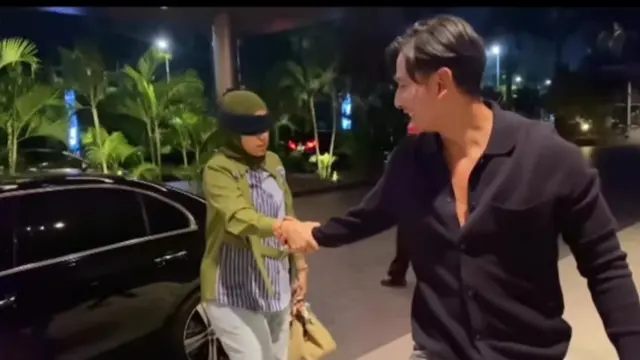 Momen Fairuz A Rafiq Dapat Kejutan Ultah ke-37 dari Sonny Septian (Foto: Instagram sonnyseptian)
