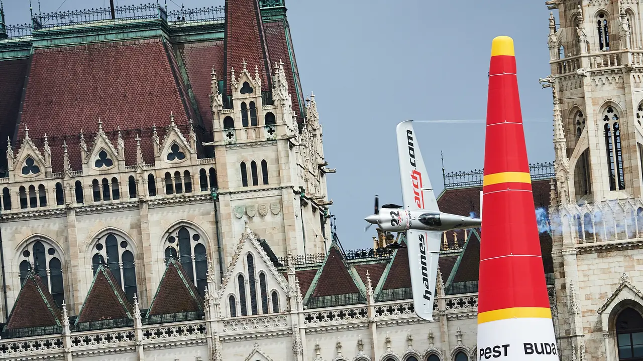 20160718-Atraksi-Pesawat-Hungaria-Red-Bull-Air-Race-2016-Reuters