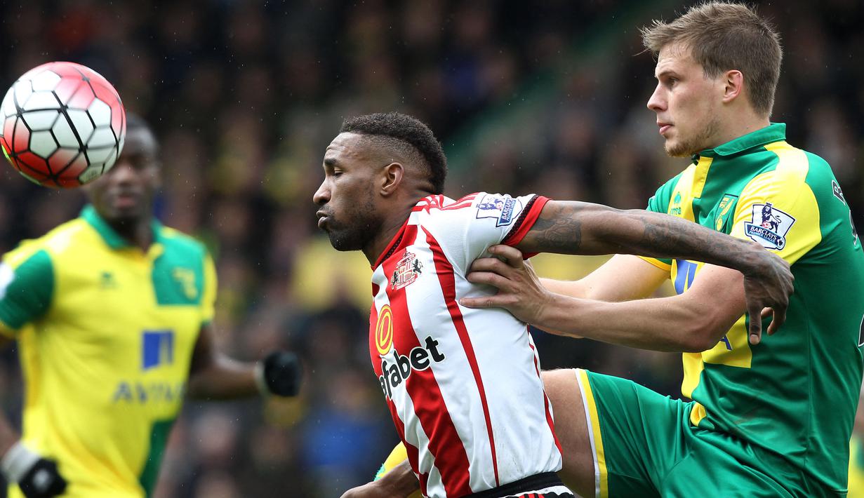 Jermain Defoe juga tampil dalam dua periode bersama Sunderland. Periode pertamanya berlangsung selama 3 musim mulai tengah musim 2014/2015 hingga 2016/2017 usai didatangkan dari Toronto FC. Sementara periode keduanya hanya berlangsung setengah musim mulai pertengahan musim 2021/2022 usai didatangkan dari Glasgow Rangers. Sunderland akhirnya menjadi klub terakhir sepanjang kariernya usai memutuskan pensiun pada 24 Maret 2022. (AFP/Lindsey Parnaby)