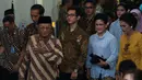 Jokowi beserta sang istri, didampingi anak mereka, Kaesang dan Kahiyang, tampak mengantarkan Gibran menjalani prosesi ini. (Galih W. Satria/Bintang.com)
