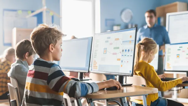 Biar Paham! Ini 5 Manfaat Belajar Coding dan Bahasa Pemrograman Bagi Anak-Anak