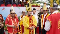 Menteri BUMN Erick Thohir mendapatkan gelar kehormatan dari masyarakat. Kini dia diberksti gelar Balugu Sangeri Banua dari Marga Zabua di Pulau Nias, Sumatera Utara. (Istimewa)