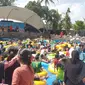 Ribuan pengunjung tumpah ruah padati wisata Taman Air Sabda Alam Garut. Foto (Liputan6.com / Jayadi Supriadin)