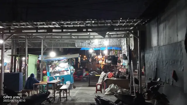 Hasil foto malam hari dengan Oppo A16k (Liputan6.com/Giovani Dio Prasasti)