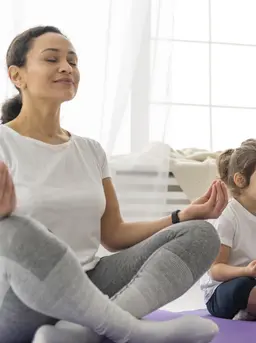 Di tengah kehidupan yang serba cepat dan penuh distraksi, menjaga fokus anak bukanlah hal yang mudah. Notifikasi gadget, tontonan instan, hingga jadwal yang padat sering membuat anak sulit bertahan dalam satu aktivitas dalam waktu lama.  (foto/dok: freepik)