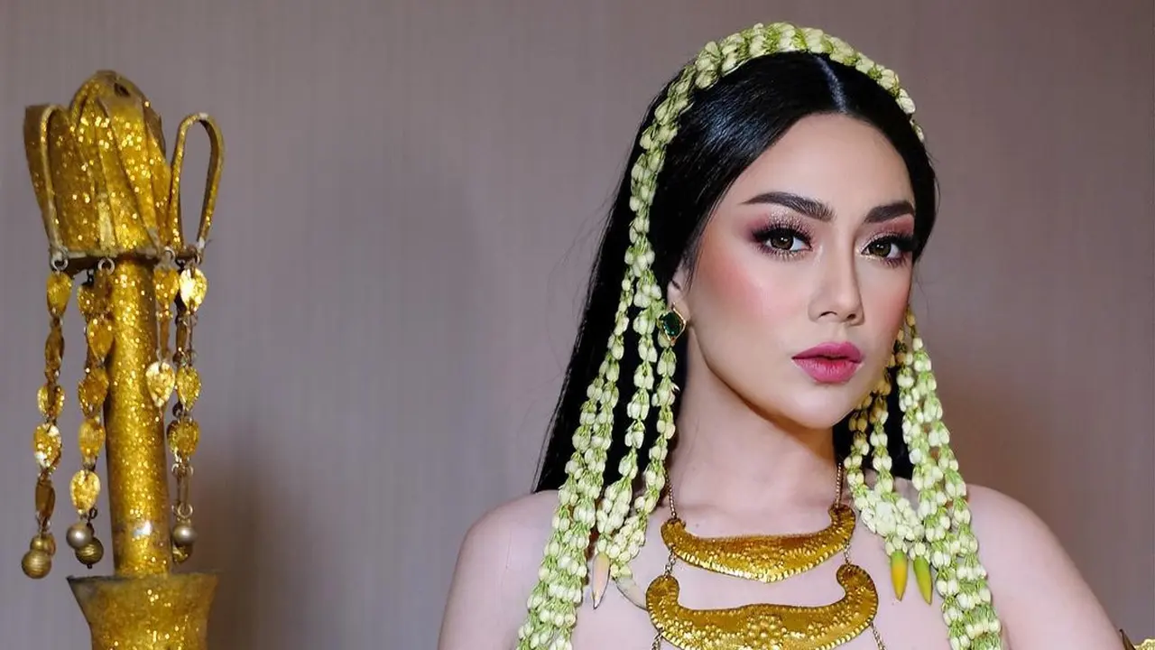 Celine Evangelista tampil cantik ala Nyi Roro Kidul