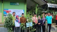 Program tanam buah di sekolah (tabuhlah) SMA Negeri 1 Sigaluh, Banjarnegara. (Foto: Liputan6.com/Dok. SMAN Sigaluh/Muhamad Ridlo)