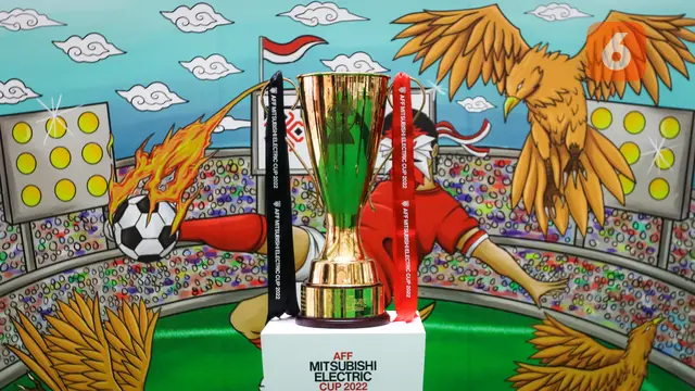 Foto: Mendarat di Indonesia, Ini Penampakan Trofi Piala AFF 2022