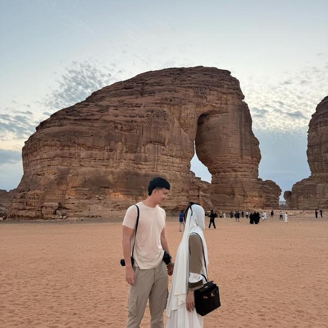 Potret 6 Pasangan Artis di Al Ula, Tetap Nikmati Momen Meski Sempat Dicibir