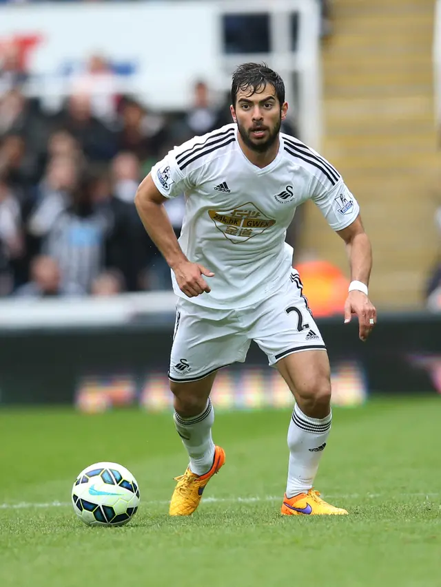 Pemain keturunan Indonesia, Jordi Amat ketika masih membela Swansea City.