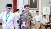 Baim Wong menyebut Presiden Jokowi pangling melihatnya berkemaja batik lengan panjang kala menghadiri acara di Istana Negara Jakarta. (Foto: Dok. Instagram @baimwong)