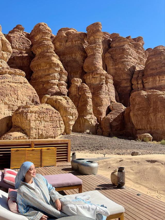 7 Potret Titi Kamal dan Christian Sugiono Liburan ke Al Ula Usai Jalani Umrah