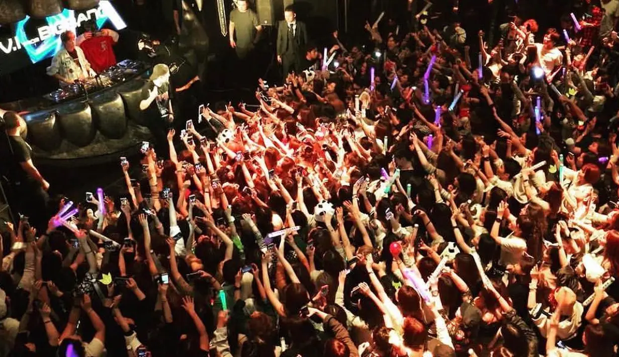 "Tur di Jepang sudah berakhir. Itu akan menjadi kenangan yang terbaik. Saat ini promosi untuk soloku akan segera dimulai. Kurasa kalian akan terkejut," tulisnya. (Foto: instagram.com/seungriseyo)