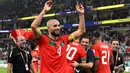Pemain Maroko, Sofyan Amrabat merayakan kemenangan atas Portugal pada perempat final Piala Dunia 2022 Qatar di Al-Thumama Stadium, Doha, 10 Desember 2022. Maroko berhasil finis keempat pada Piala Dunia 2022 Qatar. Itu merupakan catatan terbaik tim nasional tersebut selama perhelatan itu. (AFP/Patricia De Melo Moreira)