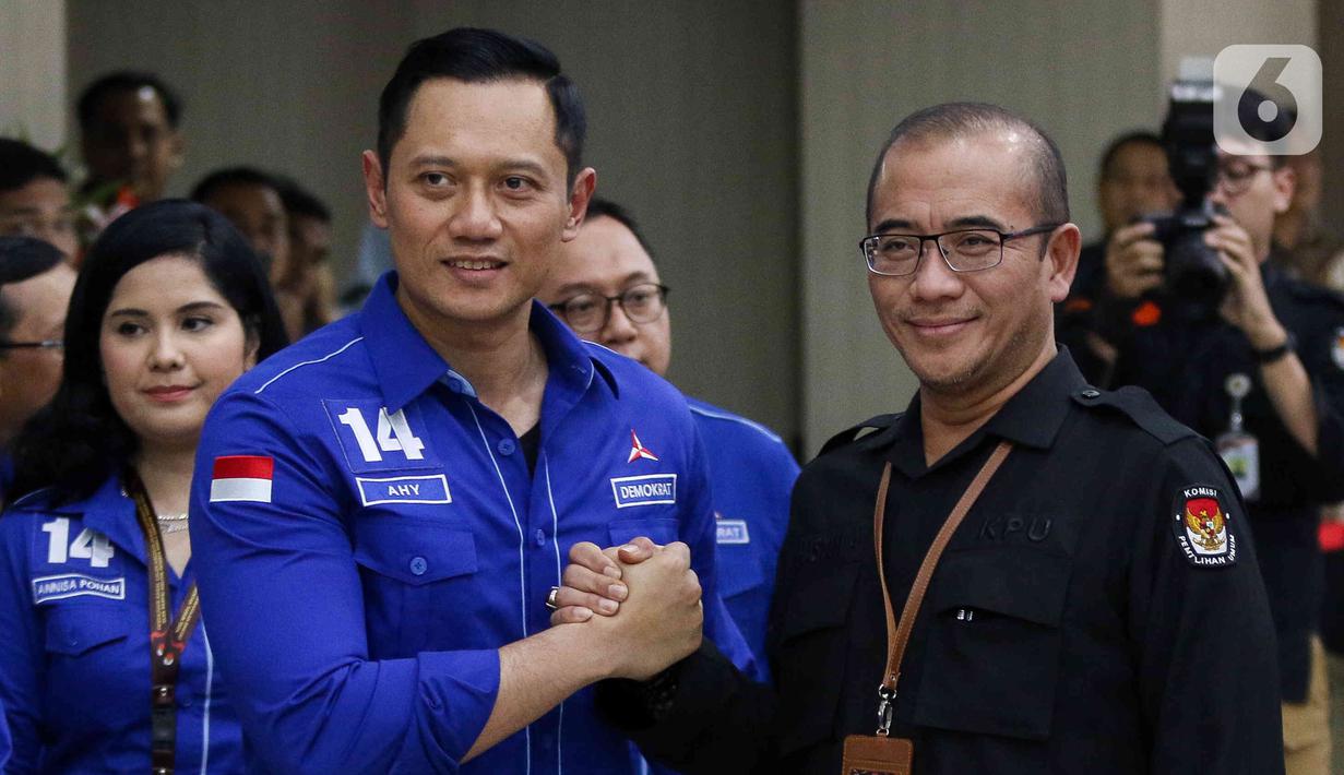 Komisi Pemilihan Umum (KPU) RI menerima secara resmi berkas pendaftaran sebanyak 580 bakal calon legislatif (caleg) untuk DPR RI pada Pemilu 2024 dari Partai Demokrat. (Liputan6.com/Herman Zakharia)