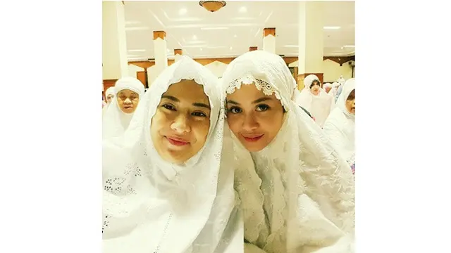 6 Potret Dian Sastrowardoyo Pakai Hijab, Tuai Pujian