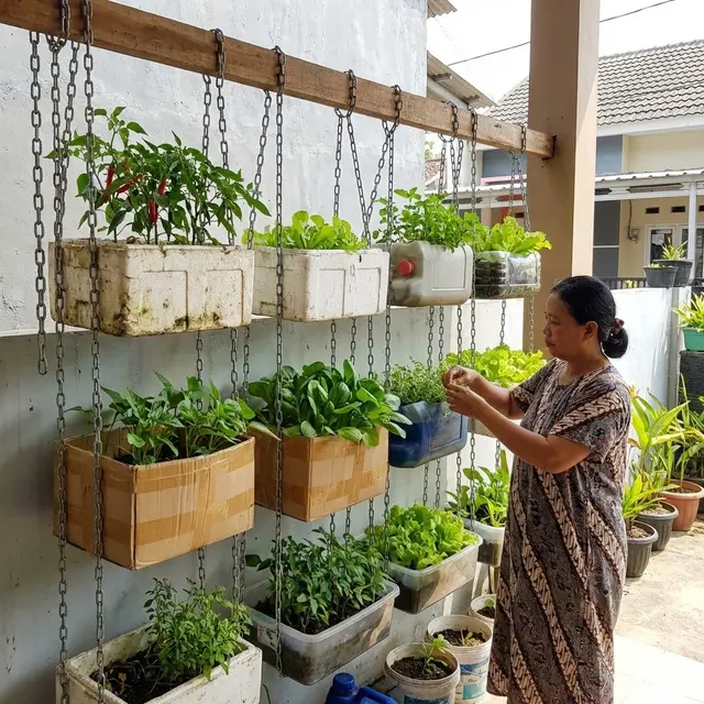 Model Box Gantung Rantai Besi