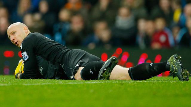 Wajah Kiper Villa Ini Selamatkan Upaya Gol Raheem Sterling