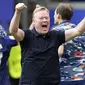 Selebrasi pelatih Timnas Belanda, Ronald Koeman merayakan kemenangan 2-1 atas Timnas Polandia setelah berakhirnya laga Grup D Euro 2024 di Volksparkstadion, Hamburg, Jerman, Minggu (16/6/2024). (AP Photo/Ebrahim Noroozi)