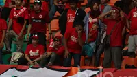 Semarak suporter PSM Makassar dalam lanjutan TSC 2016 di Stadion Pakansari, Bogor Jawa Barat, Minggu (29/5/2016). (Bola.com/Nicklas Hanoatubun)