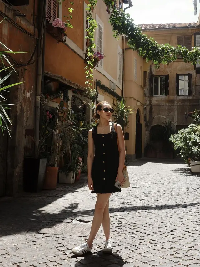 Penampilannya Dipuji Berkelas, 6 Gaya Aaliyah Massaid Kenakan Busana Ratusan Ribu saat Honeymoon di Eropa