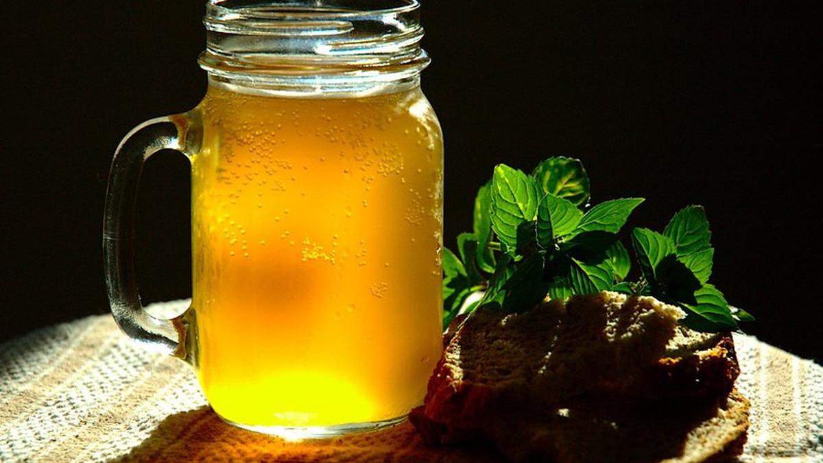 7 Makanan &amp; Minuman Ampuh Bikin Napas Segar Seharian Puasa