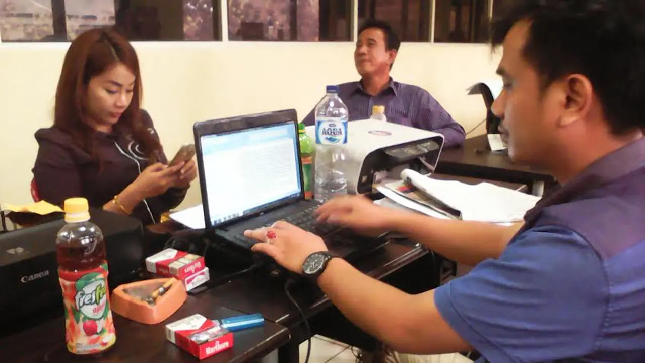 Disebut Gangguan Jiwa, Balon Wabup 'Cantik' Ini Lapor Polisi