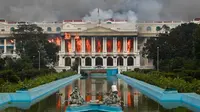 Di tengah memanasnya situasi, Perdana Menteri KP Sharma Oli mengumumkan pengunduran dirinya pada Selasa (9/9/2025). (Anup OJHA/AFP)