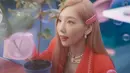 MV Weekend telah ditonton lebih dari 3 juta kali dalam sehari rilis. Tak salah jika ia menjadi salah satu idol dengan potensi besar sebagai solo artis. Adegan mana yang paling berkesan buatmu? (YouTube SMTOWN)