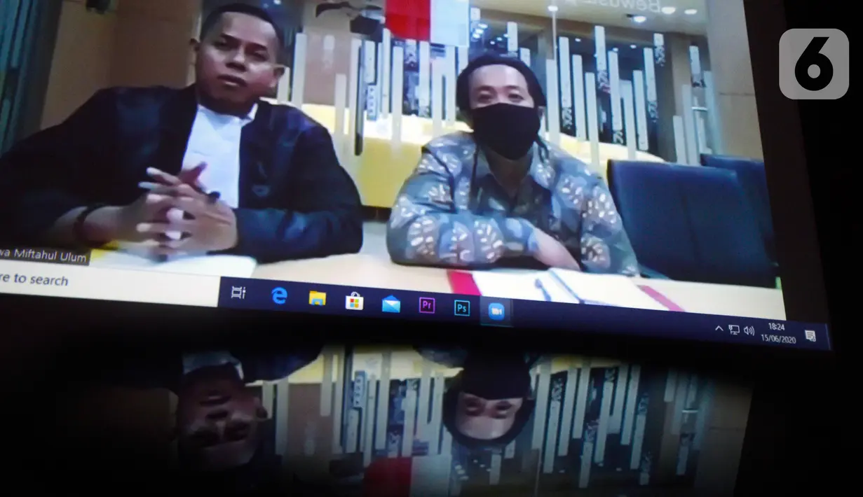 Terdakwa kasus dugaan suap dana hibah KONI, Miftahul Ulum menjalani sidang vonis secara online di Gedung KPK, Jakarta, Senin (15/6/2020). Asisten mantan Menpora, Imam Nahrawi itu divonis hukuman pejara selama 4 tahun ditambah denda Rp 200 juta subsider 3 bulan kurungan. (merdeka.com/Dwi Narwoko)